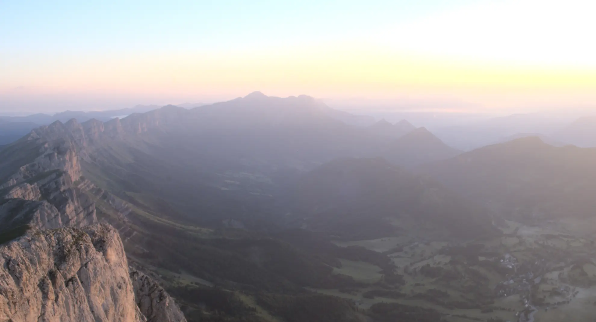 The eastern balconies of the Vercors seen from Grand Veymont, with the Trièves and the Écrins in the background