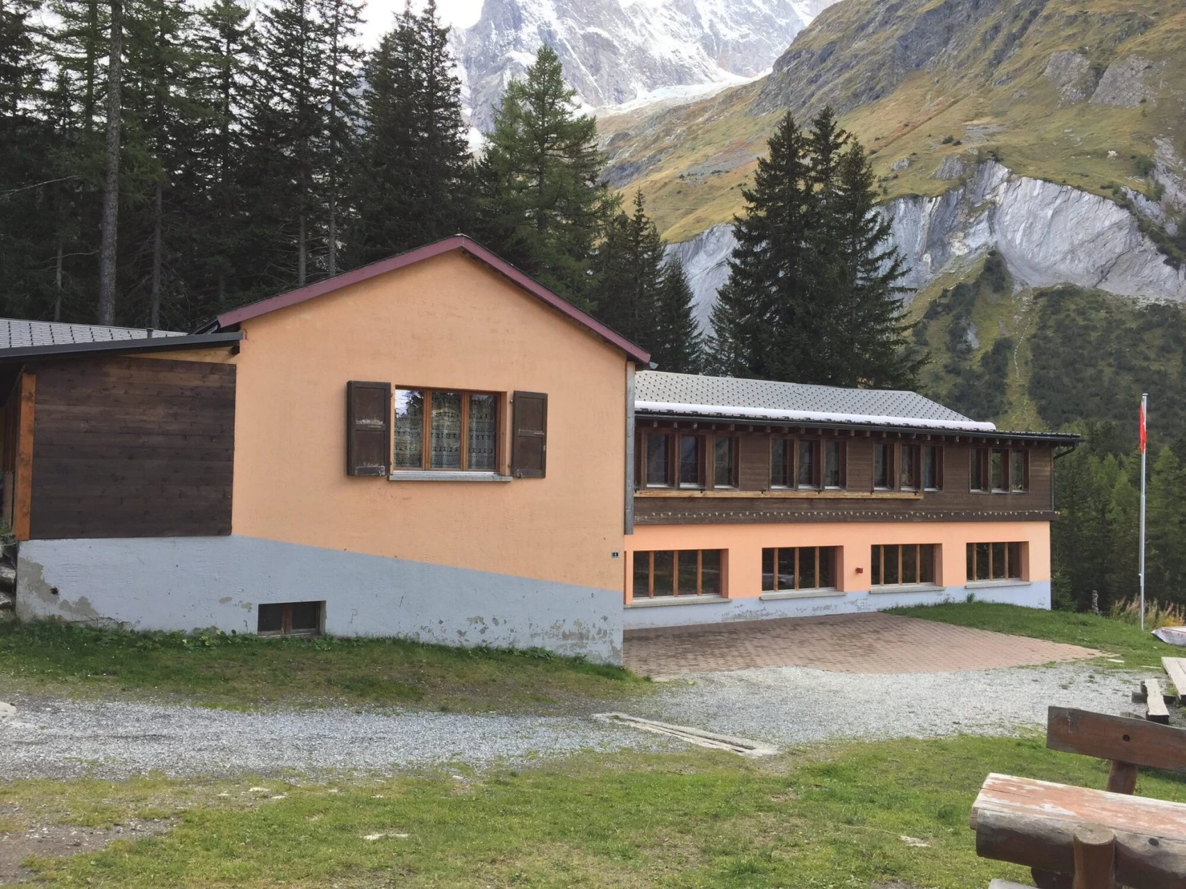 Chalet Le Dolent in La Fouly, facing the Mont Dolent