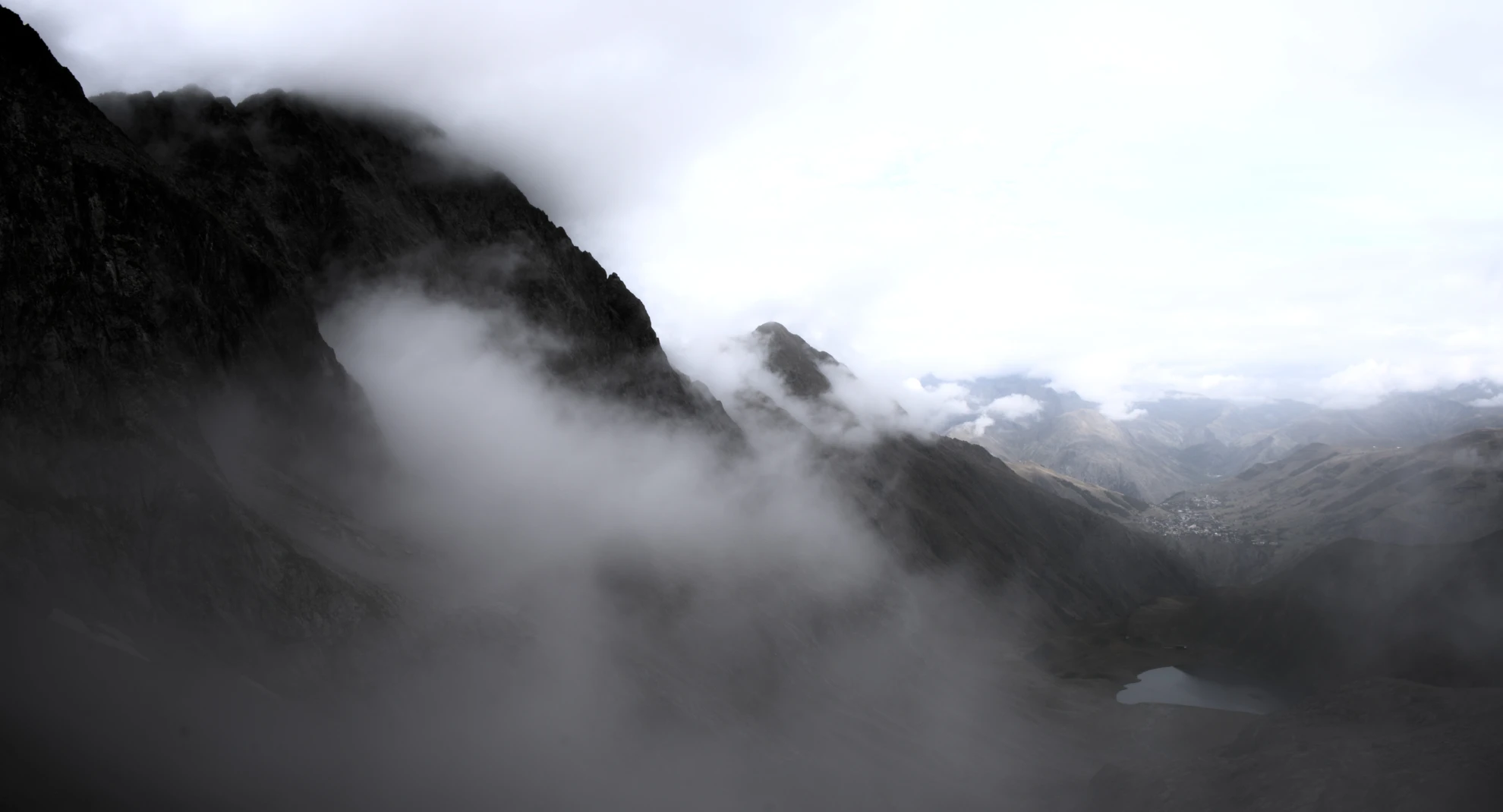 Lac de la Muzelle beneath the glacial summits