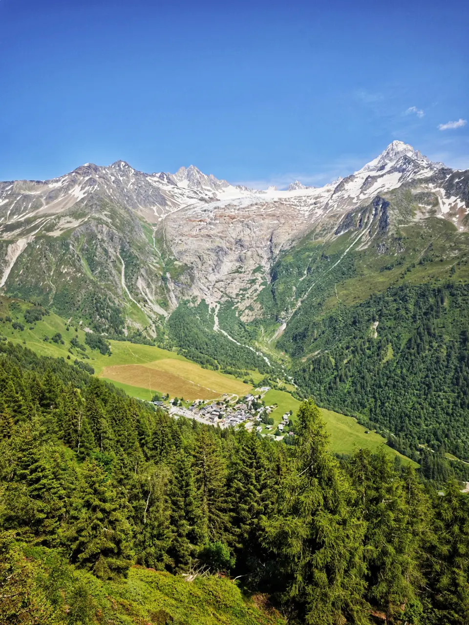 Le Tour village - TMB