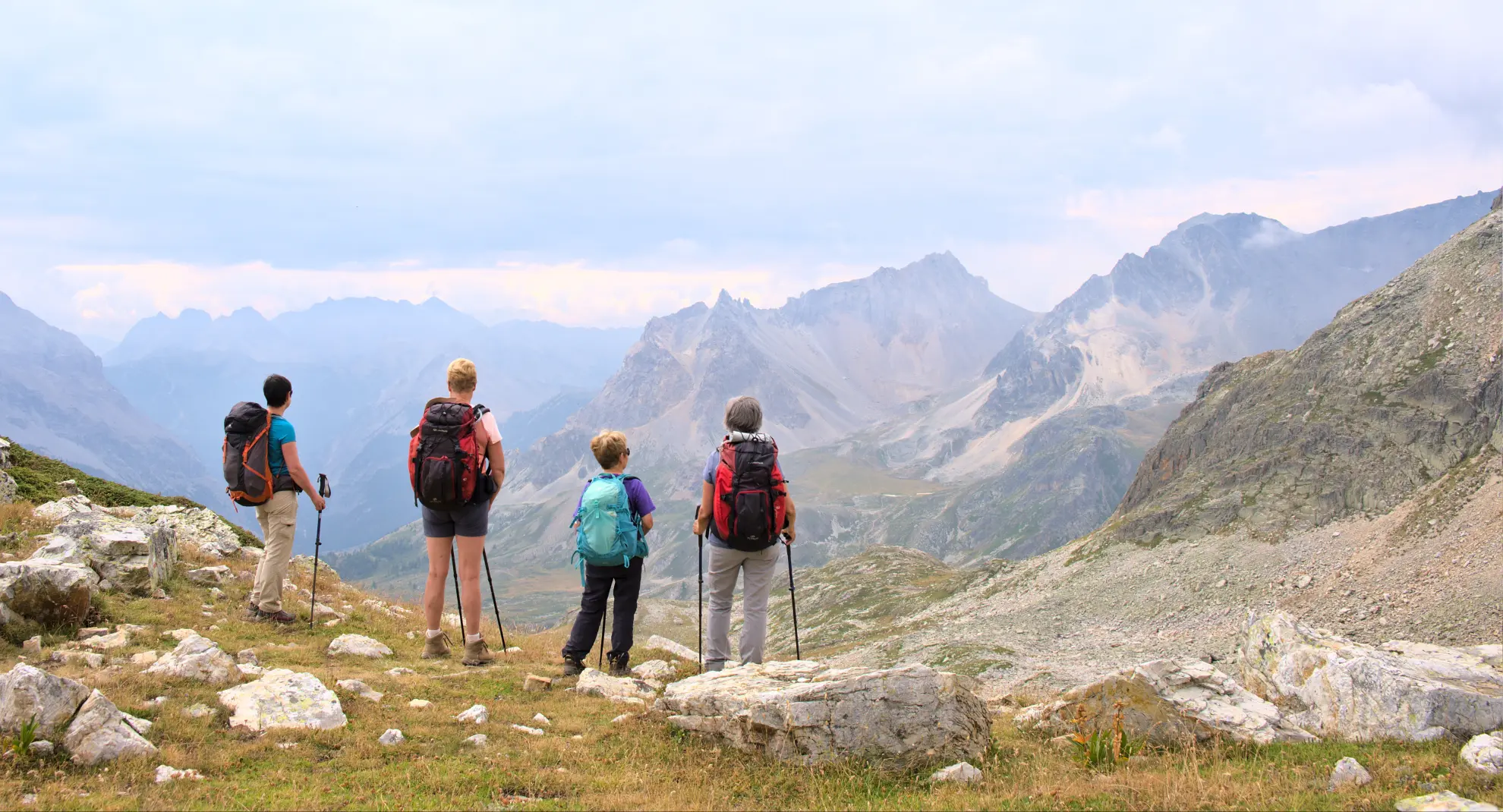 10 Gift Ideas for Hikers & Outdoor Lovers (2025 Guide)