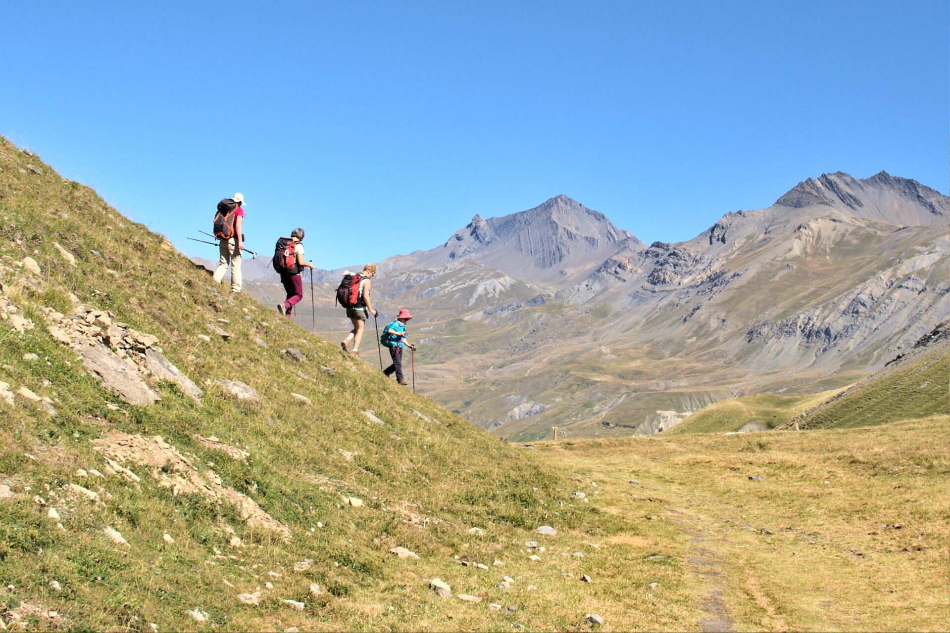 Altimood: Immersive Mountain Adventures - Custom & Small Group Travel – Hiking, Trekking, Snowshoeing
