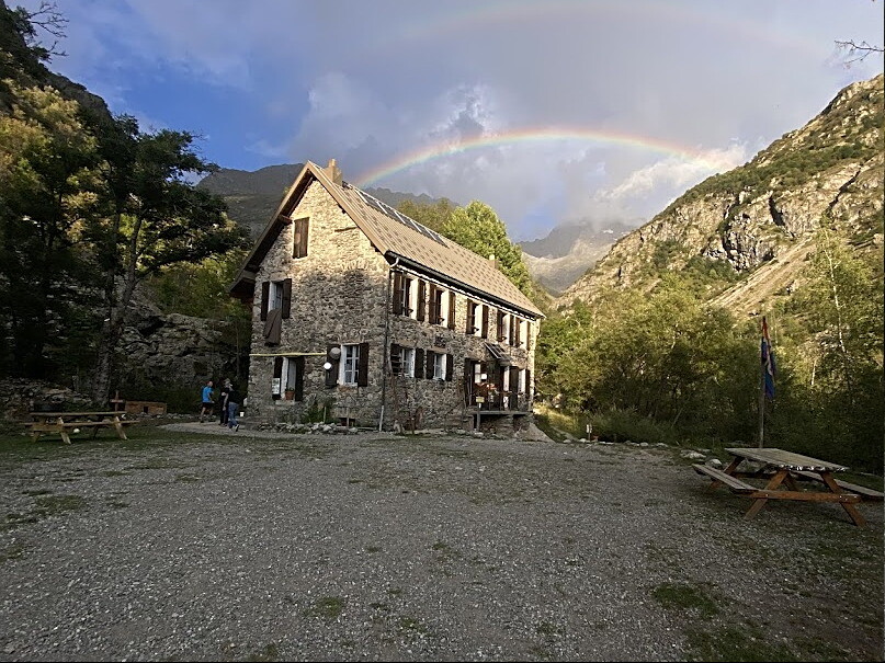 Mountain Hut vs Gîte: Understanding Alpine Accommodation Options