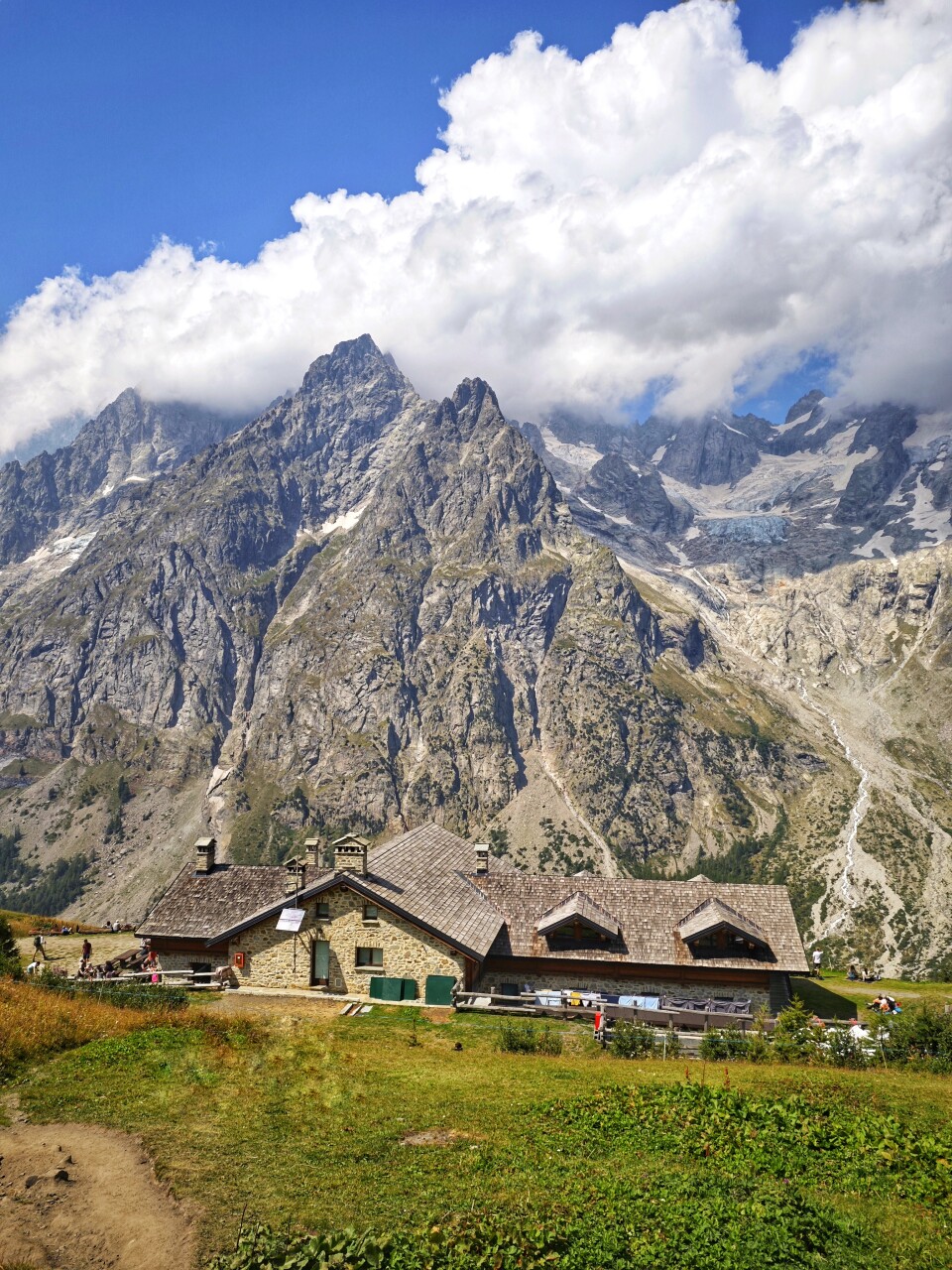 From Courmayeur to Refuge Bonatti, TMB Stage 5 - Balcony over the Val Ferret